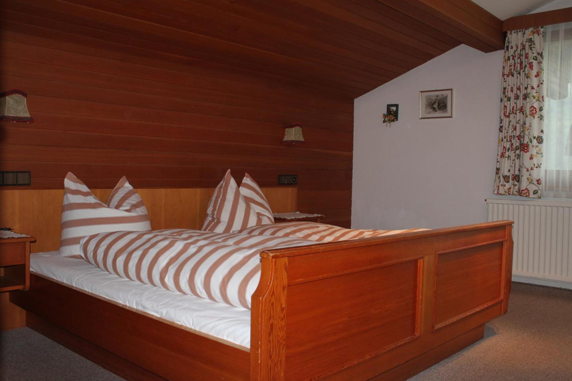 Haus Geiger Bed & Breakfast Scharnitz Bagian luar foto