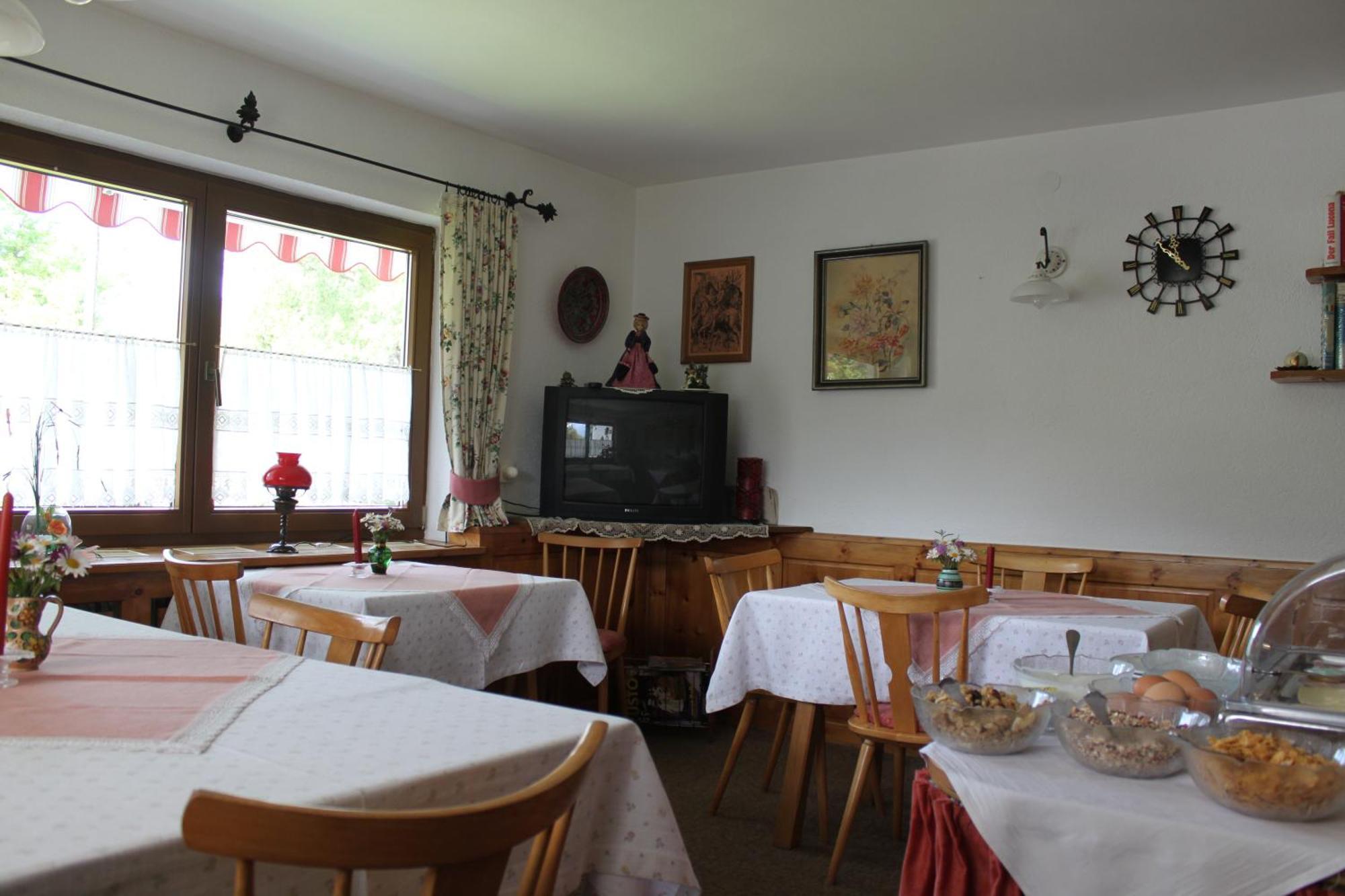 Haus Geiger Bed & Breakfast Scharnitz Bagian luar foto