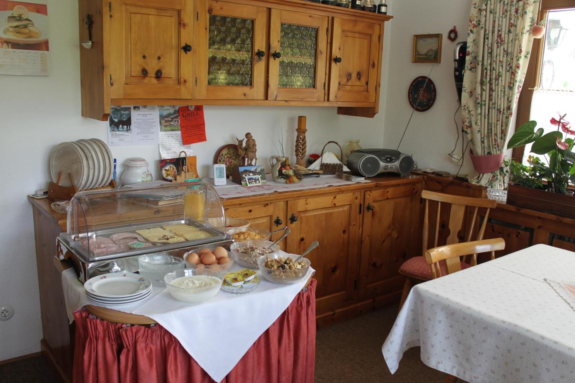 Haus Geiger Bed & Breakfast Scharnitz Bagian luar foto
