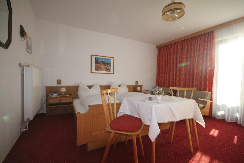 Haus Geiger Bed & Breakfast Scharnitz Bagian luar foto