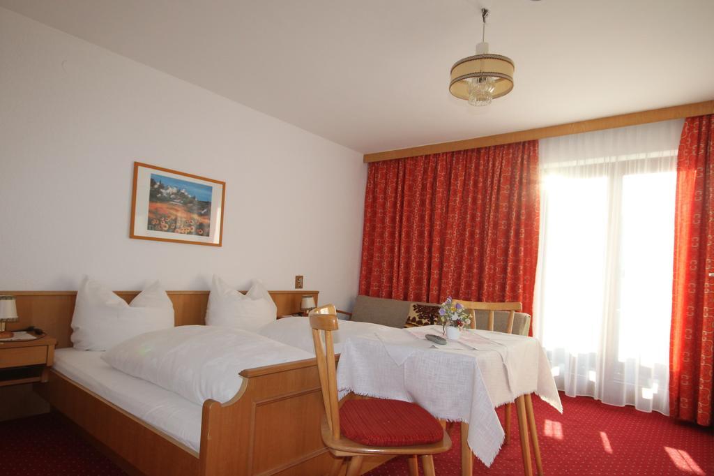 Haus Geiger Bed & Breakfast Scharnitz Bagian luar foto