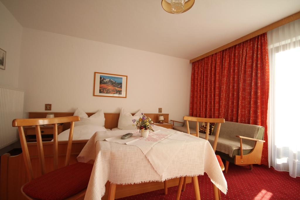 Haus Geiger Bed & Breakfast Scharnitz Bagian luar foto