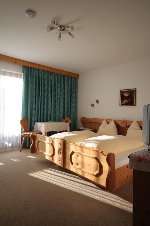 Haus Geiger Bed & Breakfast Scharnitz Bagian luar foto