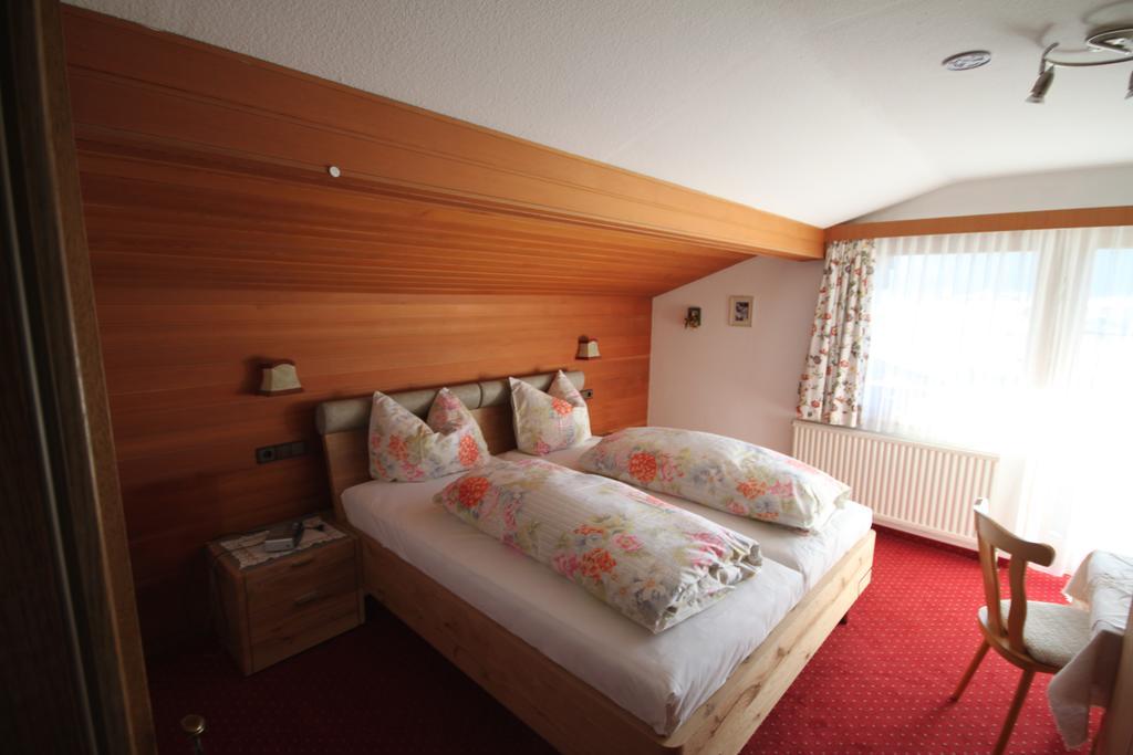 Haus Geiger Bed & Breakfast Scharnitz Bagian luar foto