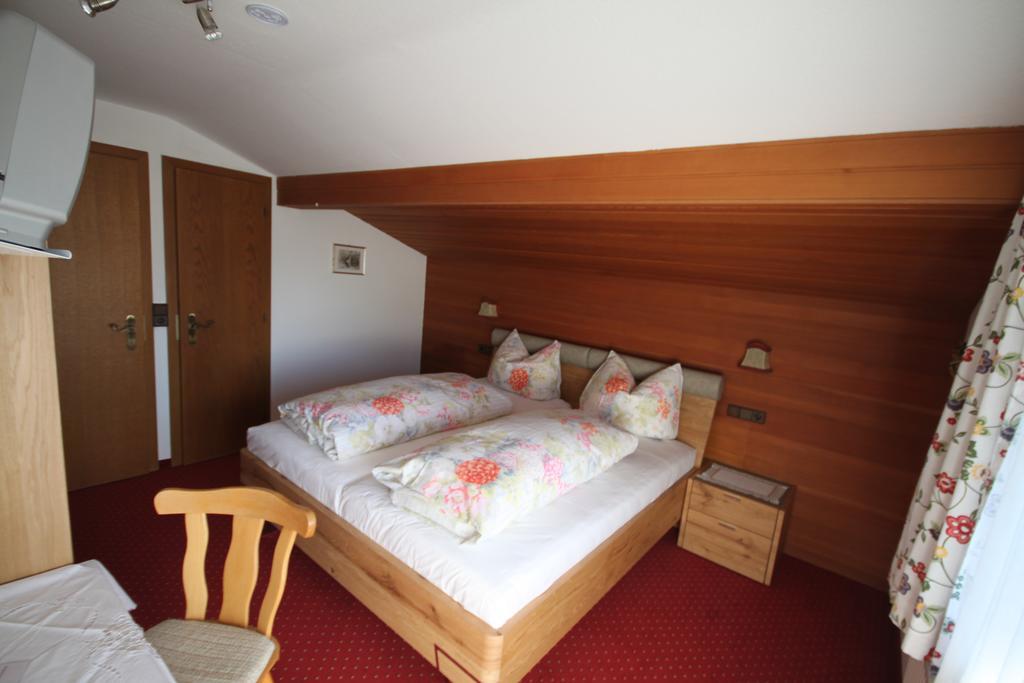 Haus Geiger Bed & Breakfast Scharnitz Bagian luar foto
