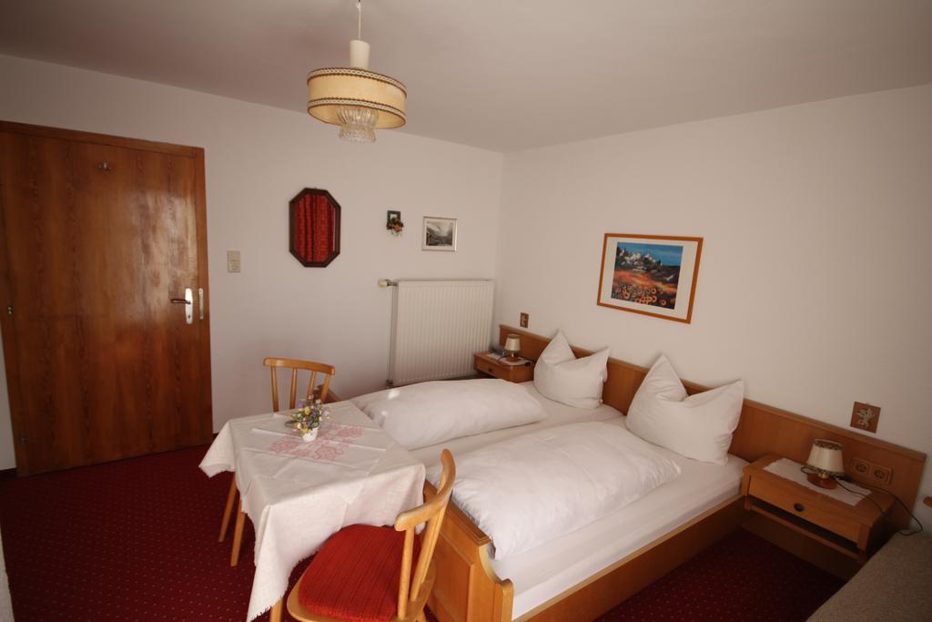 Haus Geiger Bed & Breakfast Scharnitz Bagian luar foto
