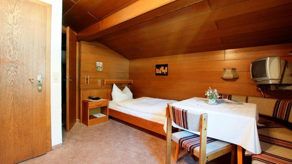 Haus Geiger Bed & Breakfast Scharnitz Ruang foto