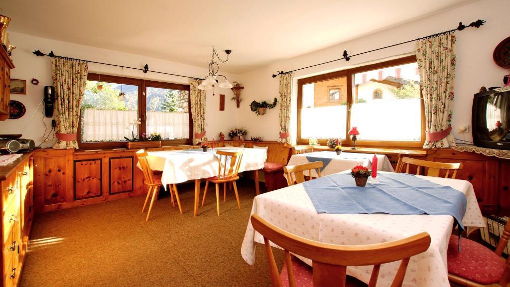 Haus Geiger Bed & Breakfast Scharnitz Bagian luar foto